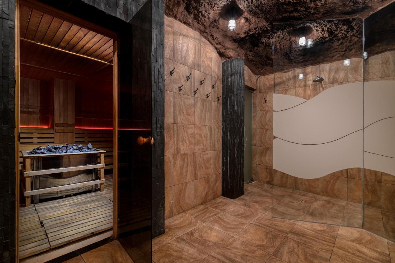 Odyssey Clubhotel Wellness & Spa Adults Only เคียลเซ ภายนอก รูปภาพ