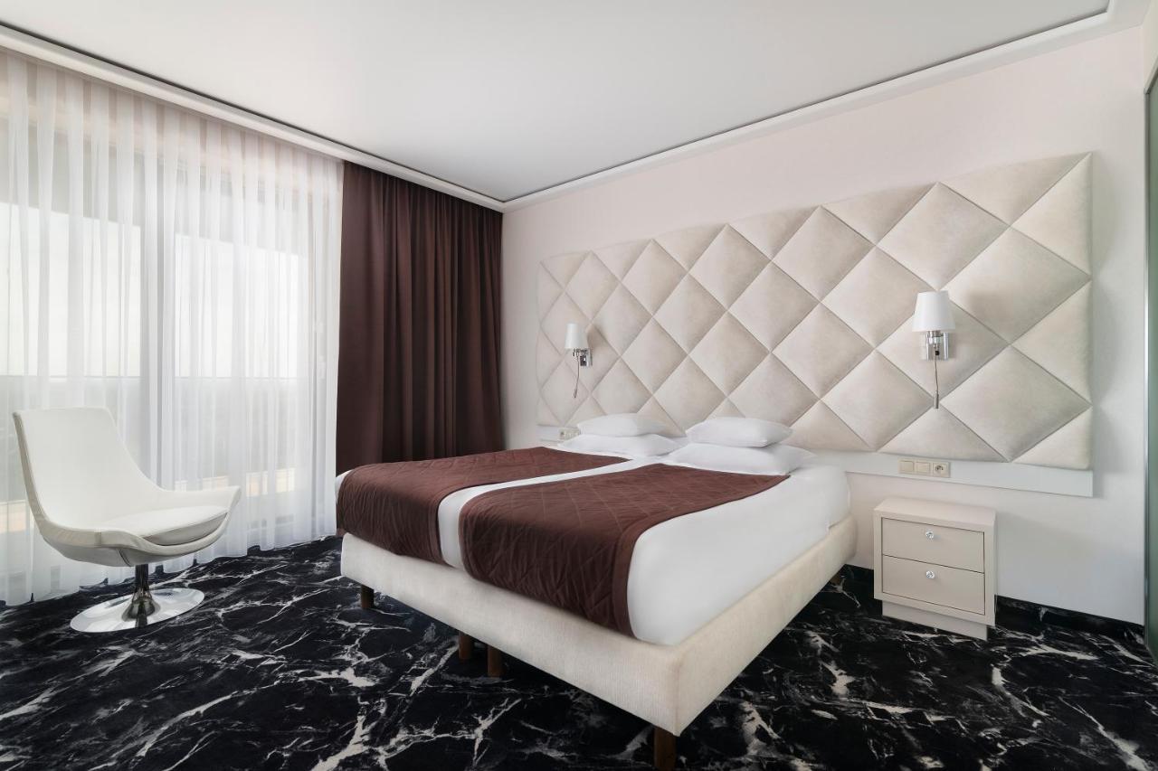 Odyssey Clubhotel Wellness & Spa Adults Only เคียลเซ ภายนอก รูปภาพ