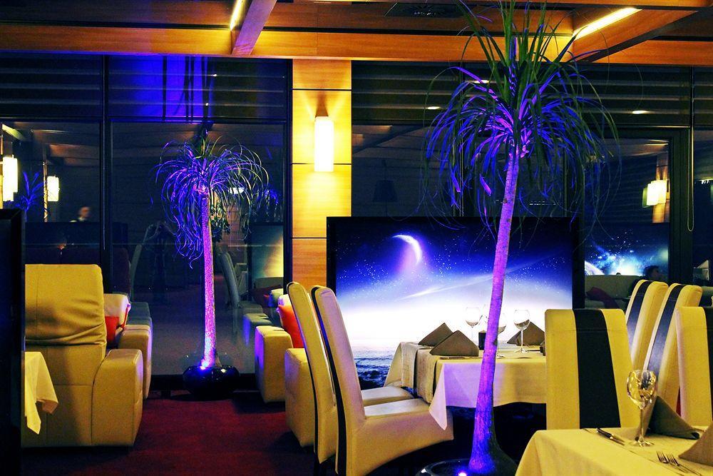 Odyssey Clubhotel Wellness & Spa Adults Only เคียลเซ ภายนอก รูปภาพ