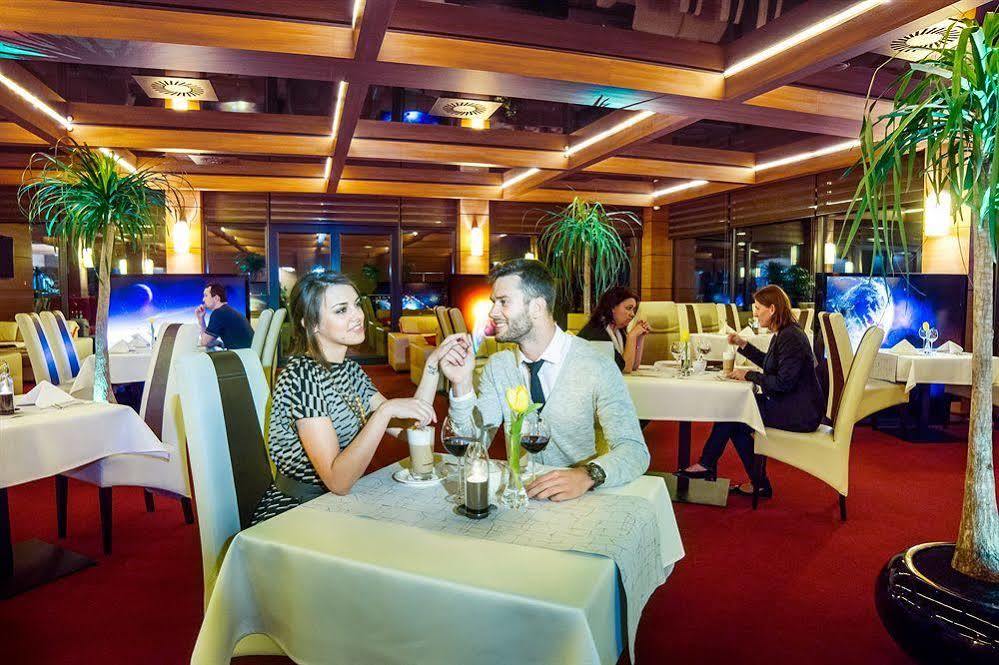 Odyssey Clubhotel Wellness & Spa Adults Only เคียลเซ ภายนอก รูปภาพ